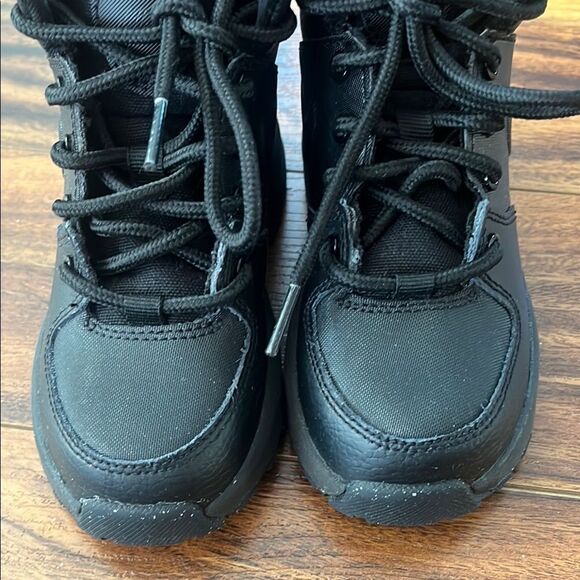 Nike Manoa Kids Black Boots - Picture 4 of 6